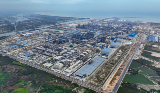 中国石油广东石化项目建设现场全景.png
